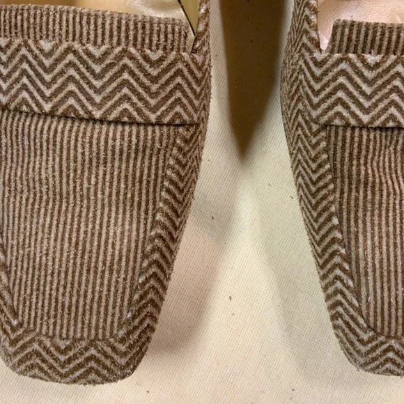 Shoes - Picture 2 of 5